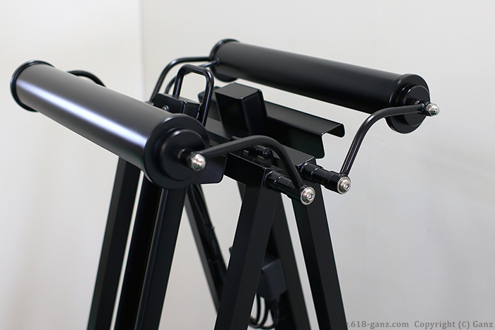 照明の照射方向は細かく設定できる可動式