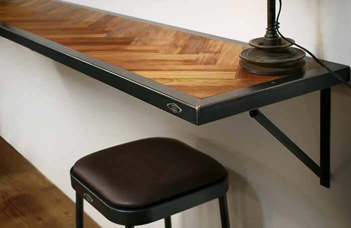 チーク材のカウンターテーブル