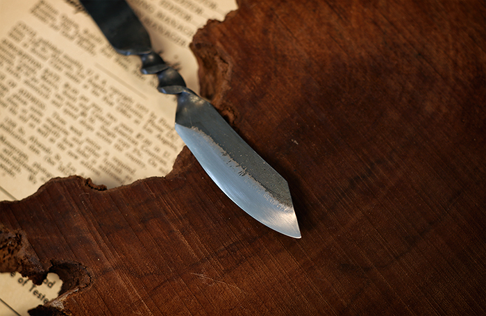 軽めのラッカーフィニッシュによる鉄ならではの経年変化