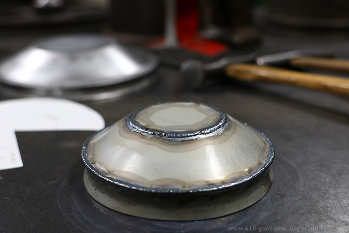 灰皿のフタは鉄板から鈑金して製作